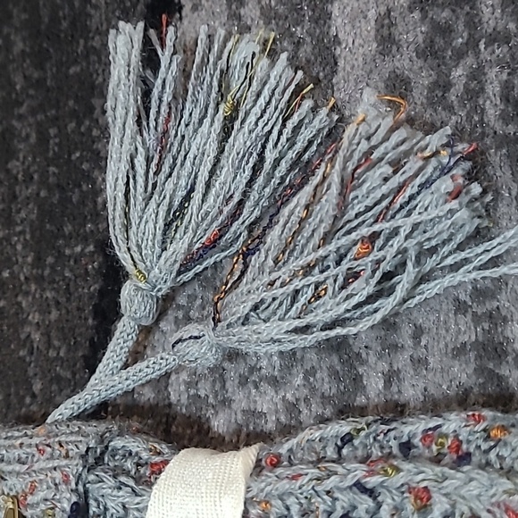 CC BOUTIQUE SPECKLED GRAY KNIT TASSELS METAL LOGO BOOT-TOPPERS CUFFS - Picture 4 of 9